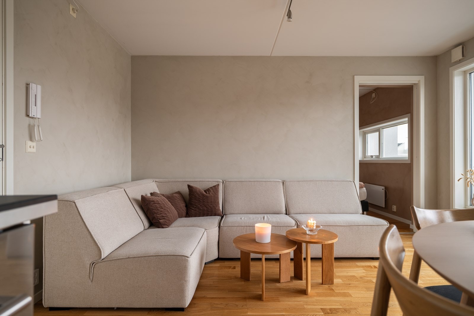 Dette er en lys og lekker 2-roms leilighet i 3.etg med heisadkomst. Perfekt førstegangskjøp! Galleribilde