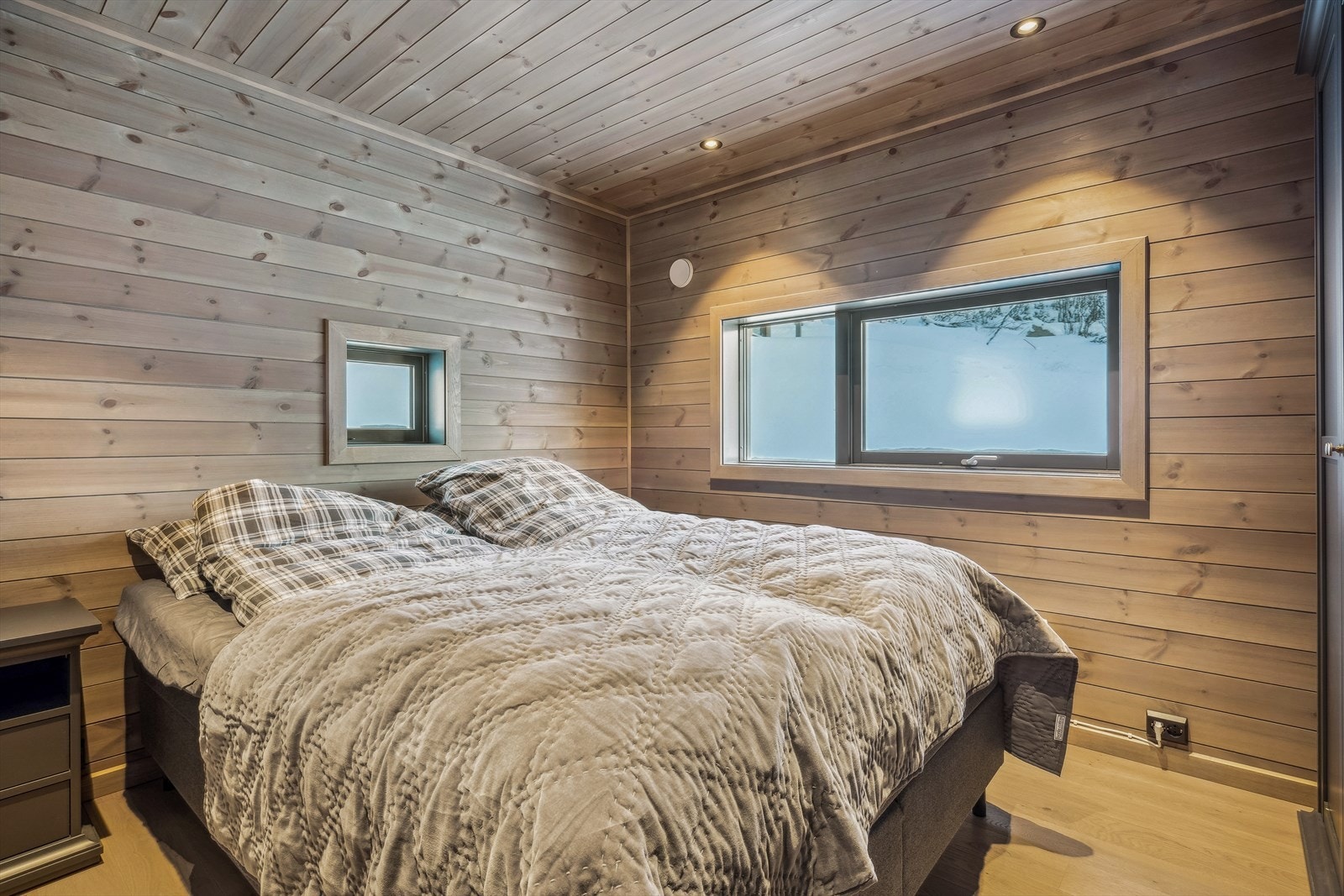 Soverom 2 innredet med dobbeltseng. Galleribilde