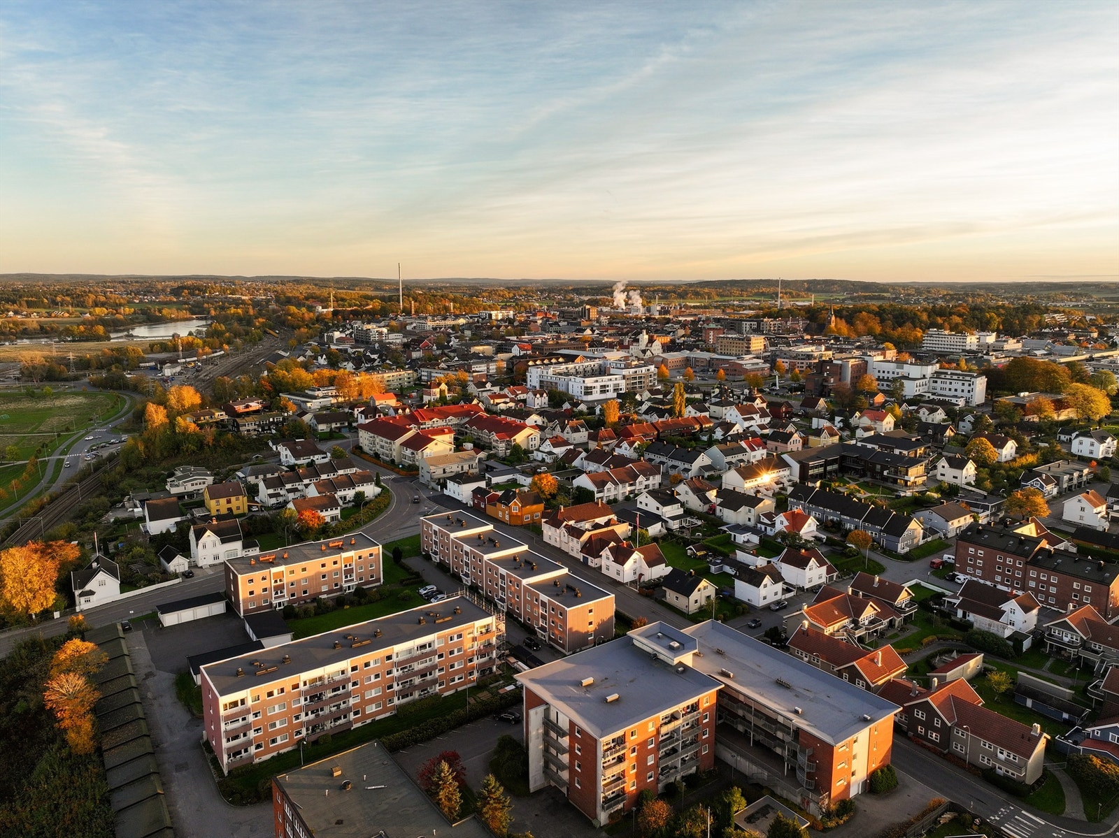 Alle byens forretninger, spisesteder og øvrige tilbud er i gangavstand fra leiligheten - lett tilgjengelig i det daglige. Galleribilde