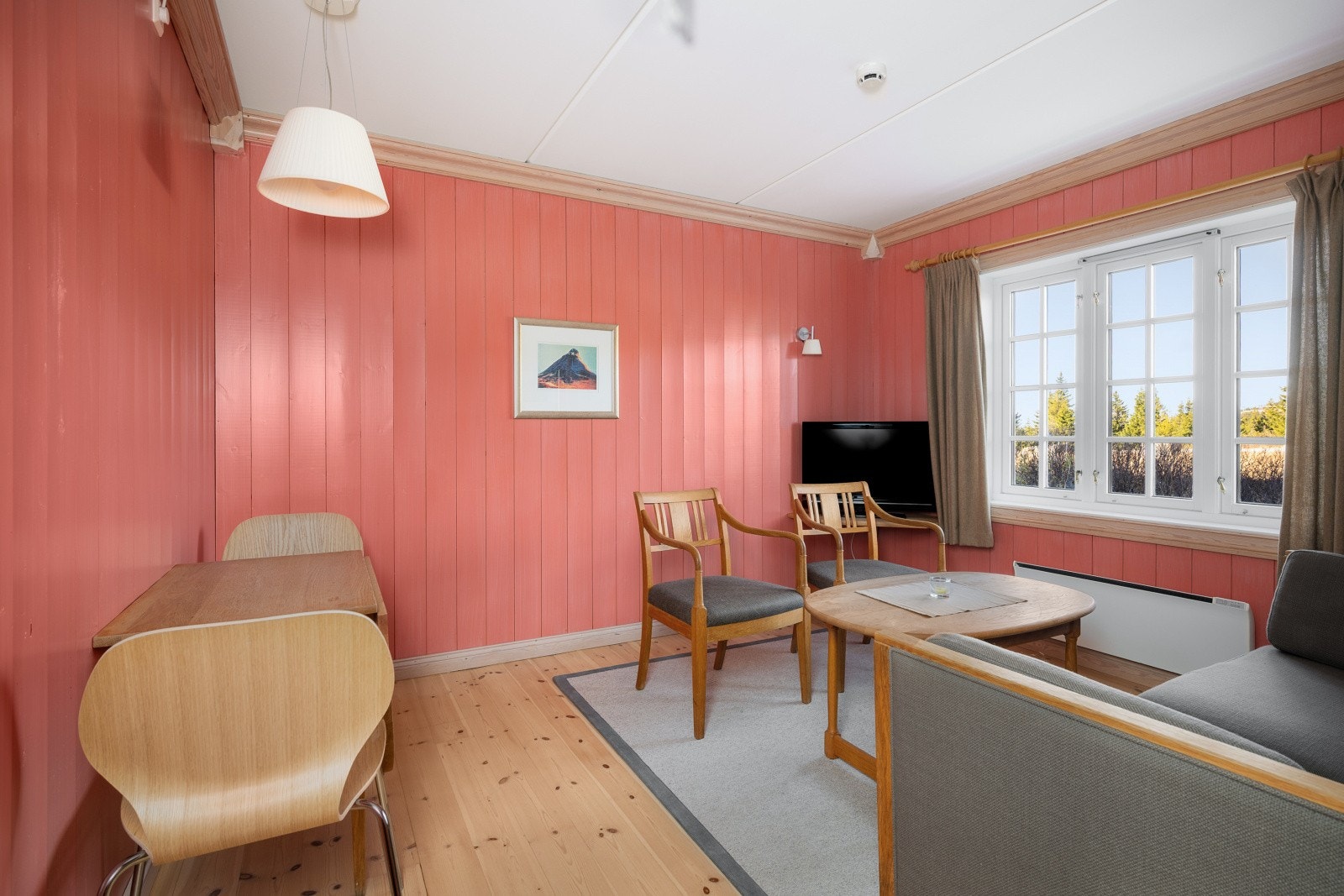 Leiligheten selges fullt møblert. Elektrisk oppvarming. Galleribilde