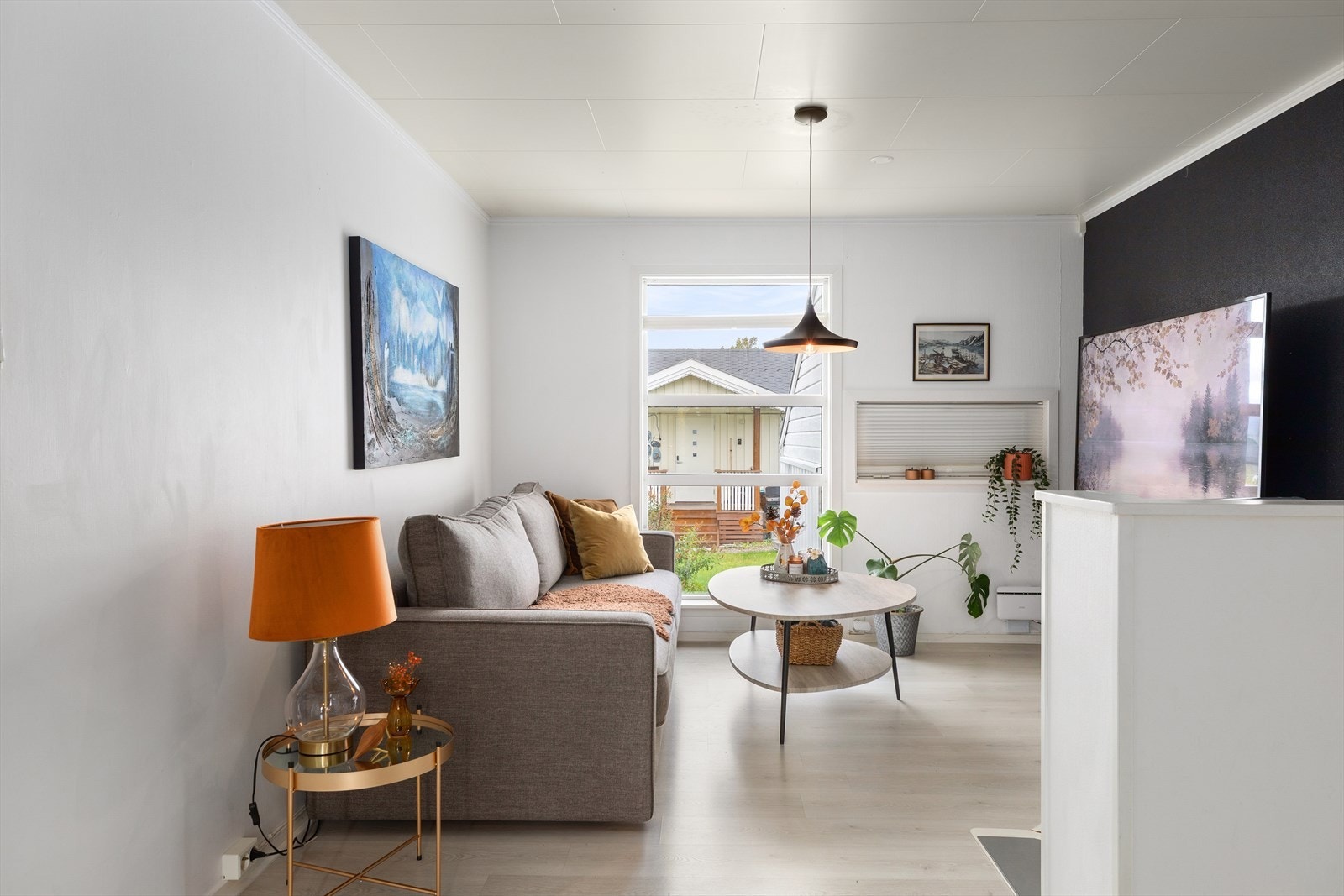 TV-hjørnet var opprinnelig tegnet som et ekstra soverom på hovedplanet. Se originale bygningstegninger i prospektet. Galleribilde