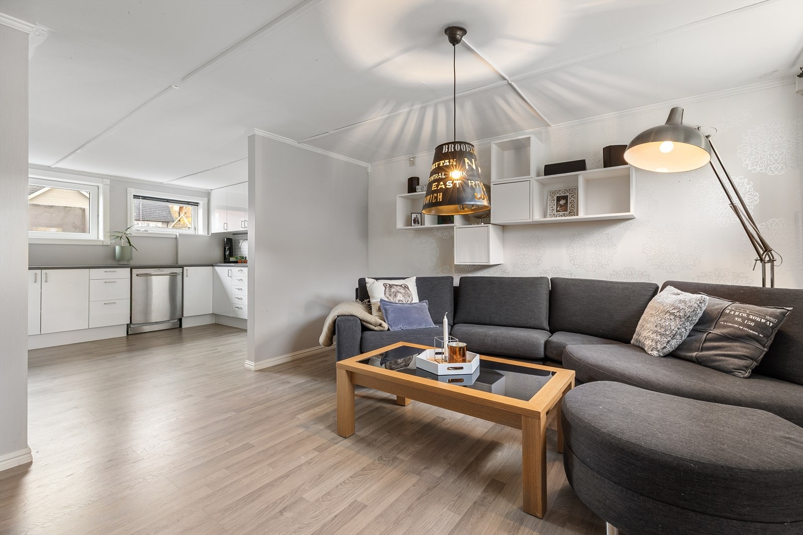 Rommene stue, kjøkken og soverom ble bruksendret og godkjent av Fauske kommune i 2025. Galleribilde