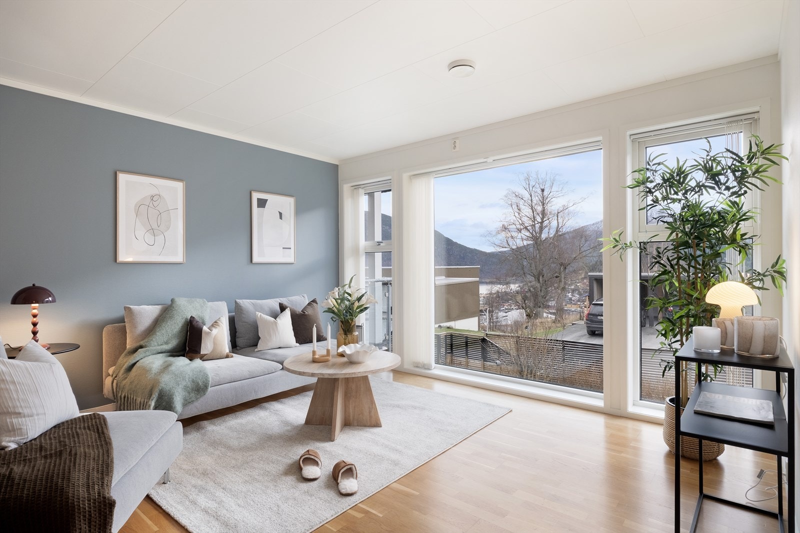 Velkommen til Storeåkeren 18! Lekker og moderne endebustad i rekkje med gode solforhold. Galleribilde