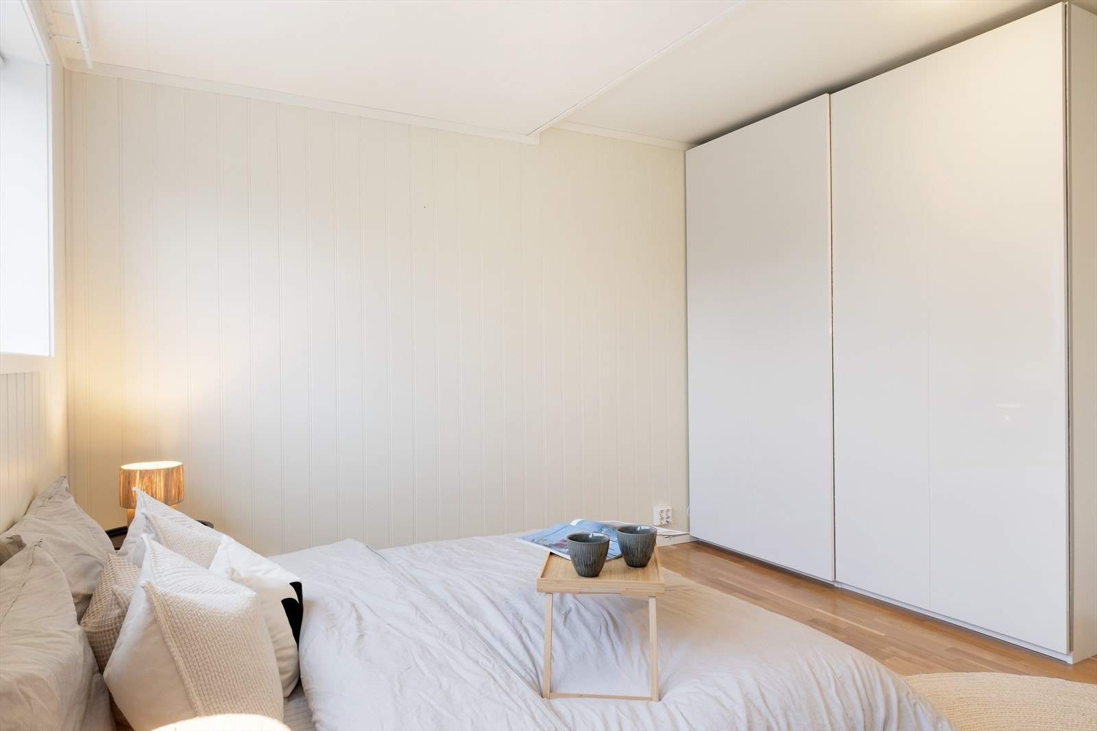 God oppbevaringsplass på soverommet. Galleribilde