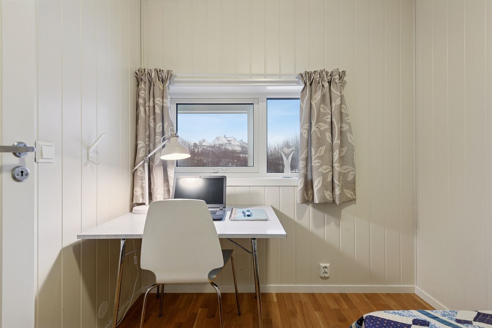 Det andre soverommet egner seg godt som barnerom, gjesterom eller hjemmekontor. Galleribilde