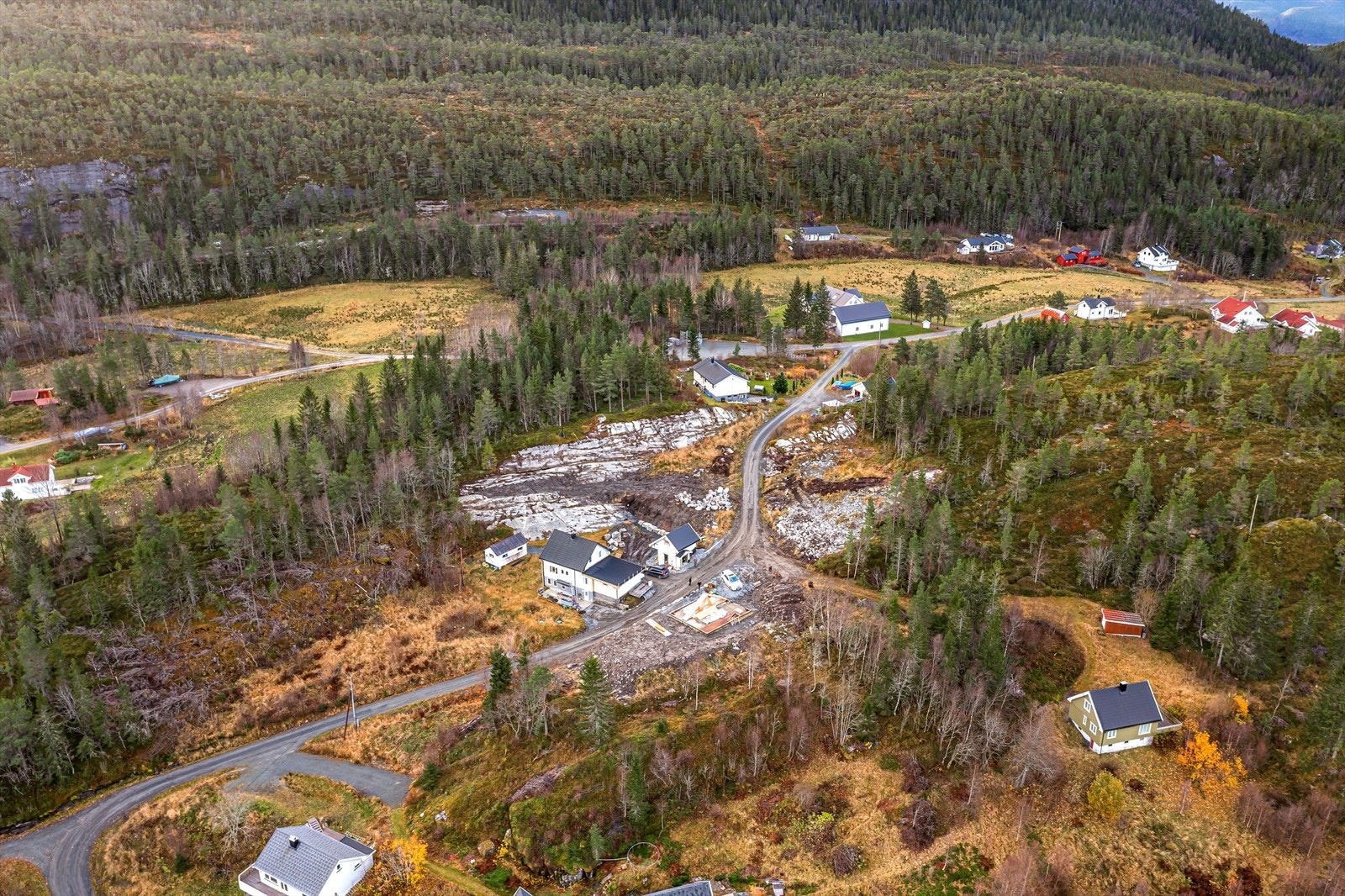 Råkvåg sentrum er 5 minutter unna med bil. Galleribilde