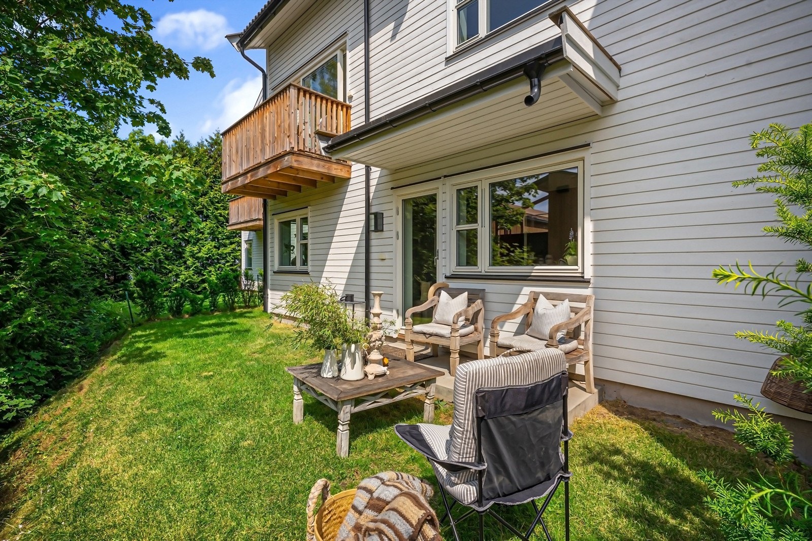 Her kan du ta med kaffen ut og nyte en god morgen Galleribilde