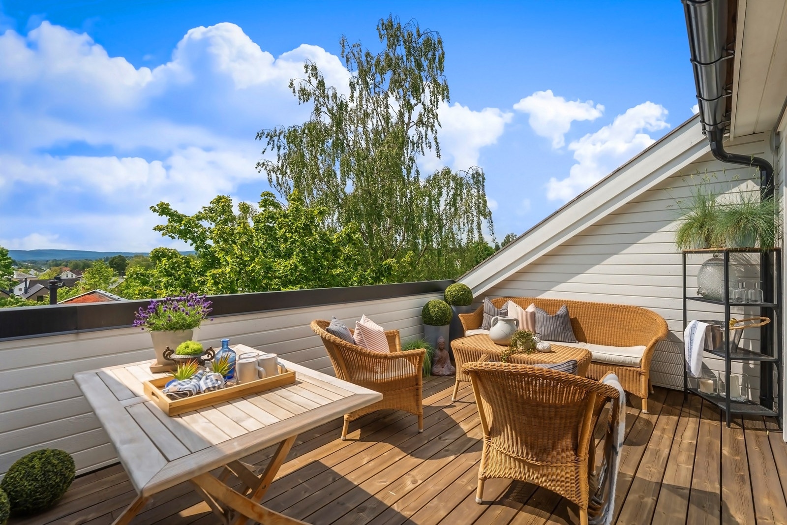 Velkommen til Hoffsjef Løvenskiolds vei 2P - en lekker, nyere (2021) kjedet familiebolig med flott takterrasse og utsikt. Foto: Zovenfra AS Galleribilde