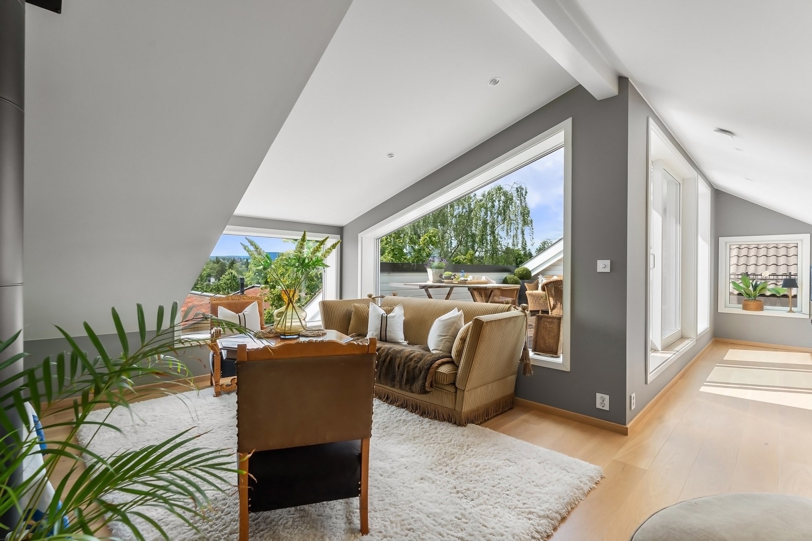 Store vinduer gir rikelig med lysinnslipp Galleribilde