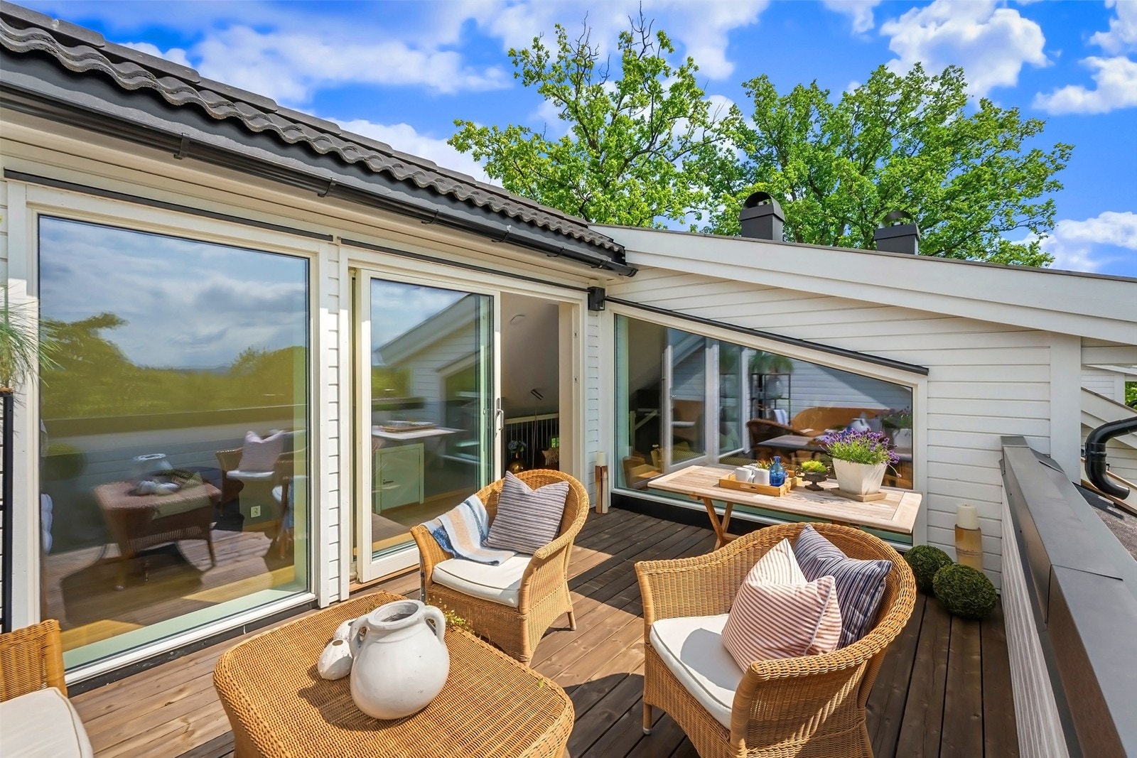 Her er det gode møbleringsmuligheter enten du ønsker spiseplass, loungeområde eller annet Galleribilde