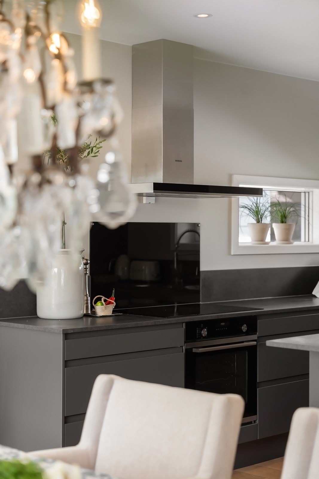 Kjøkkenet har integrerte hvitevarer Galleribilde