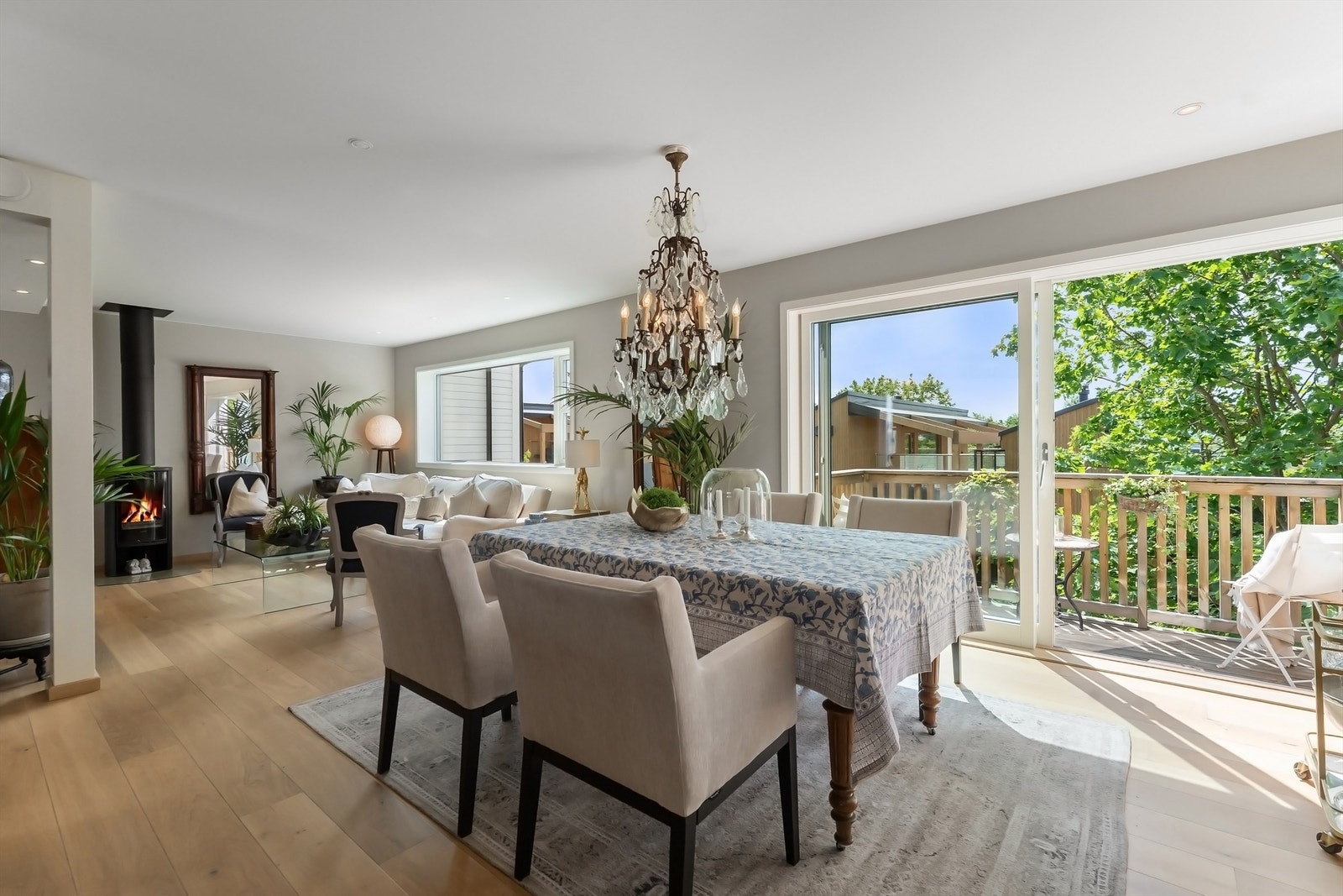 Fra stuen er det utgang til en hyggelig balkong Galleribilde