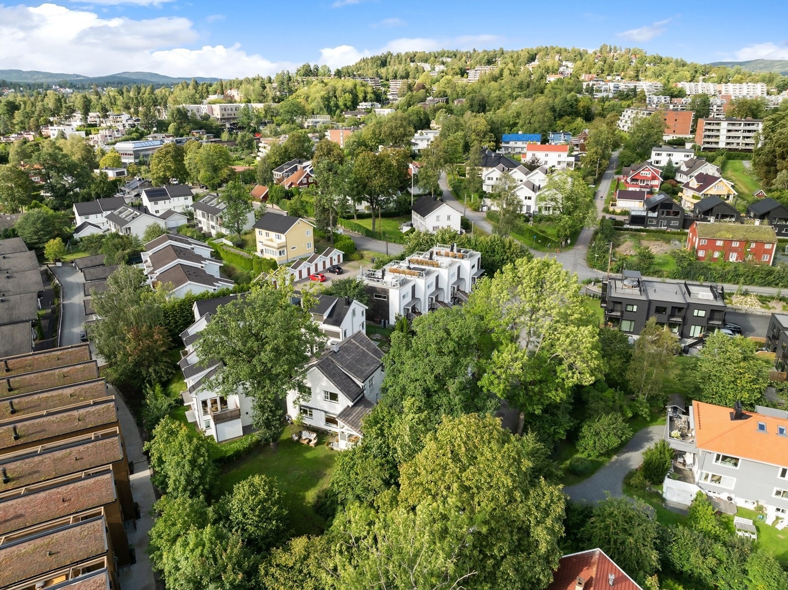 Hoffsjef Løvenskiolds vei 2P har en perfekt beliggenhet i et attraktivt og hyggelig boligområde på Ullern Galleribilde