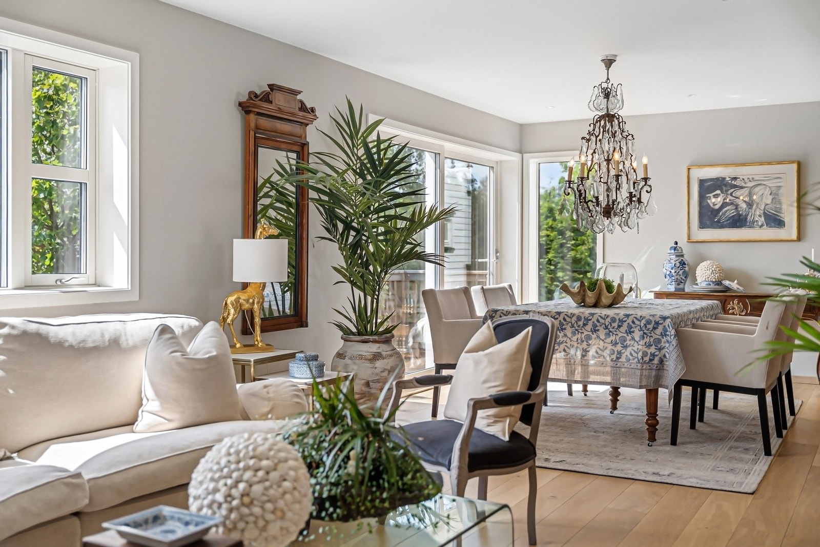 I hele 2. etasjen er det vannbåren gulvvarme som gir god, jevn temperatur Galleribilde