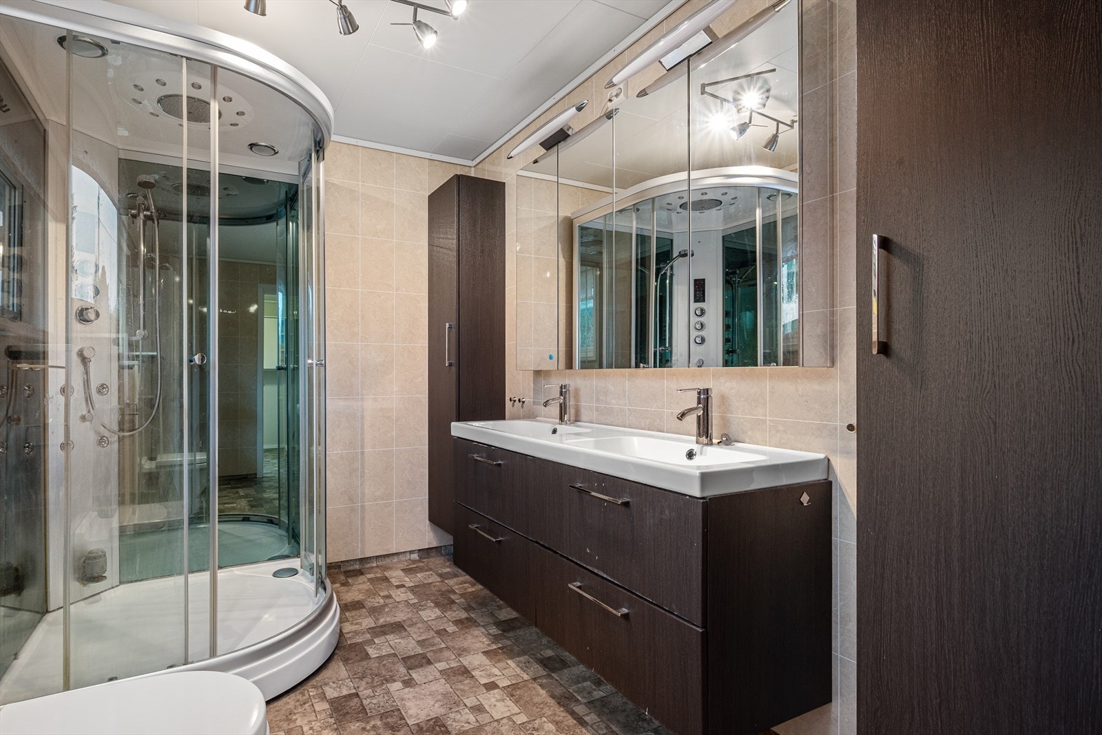 Badet i 1.etasje ble pusset opp i 2012. Galleribilde