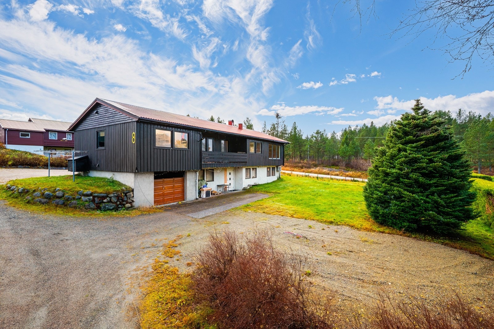 Aktiv Eiendomsmegling v/Nina K. Brandt har gleden av å presentere Kårøydalsv. 8! Foto: Haukdal / Interiørfoto AS Galleribilde