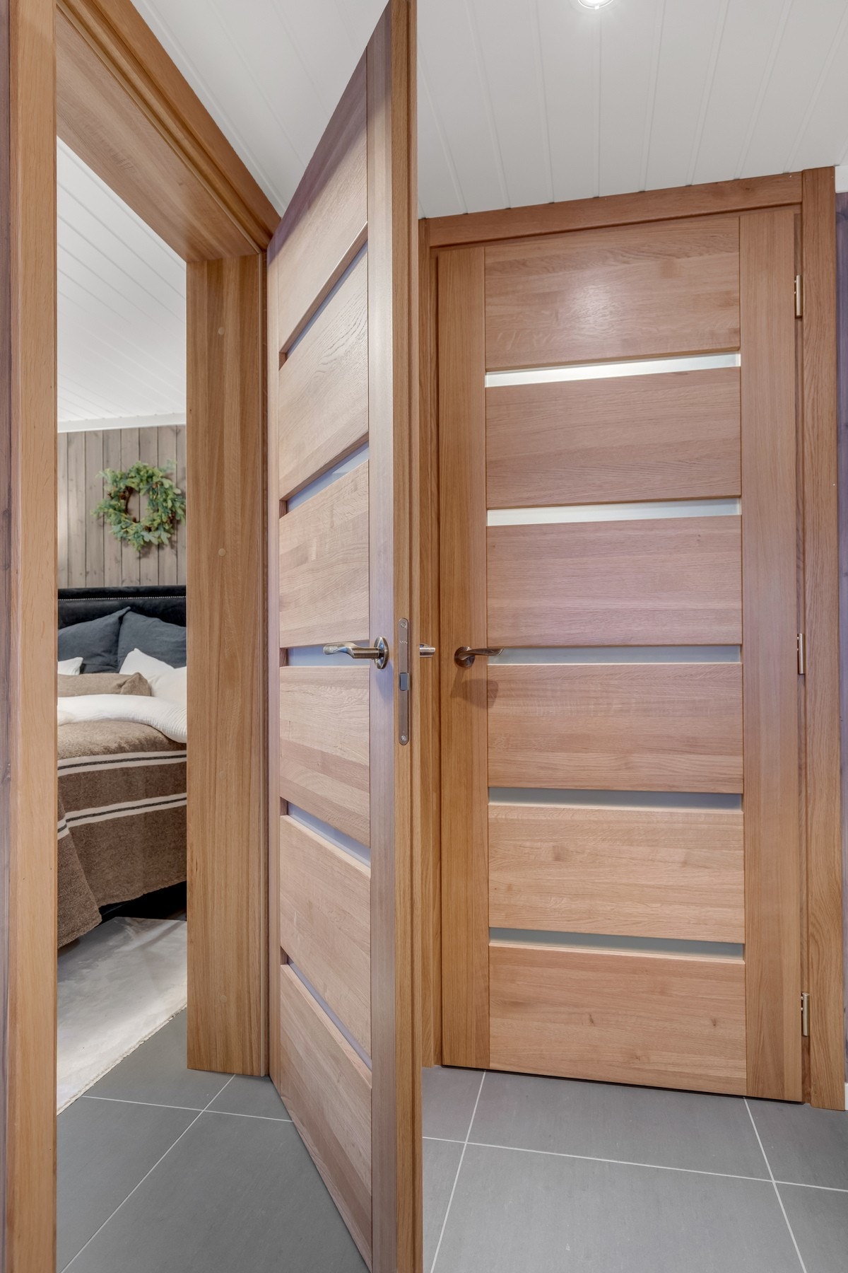 Detalj av eksklusive dører med elegant finish - et kvalitetsvalg som setter preg på interiøret. Galleribilde