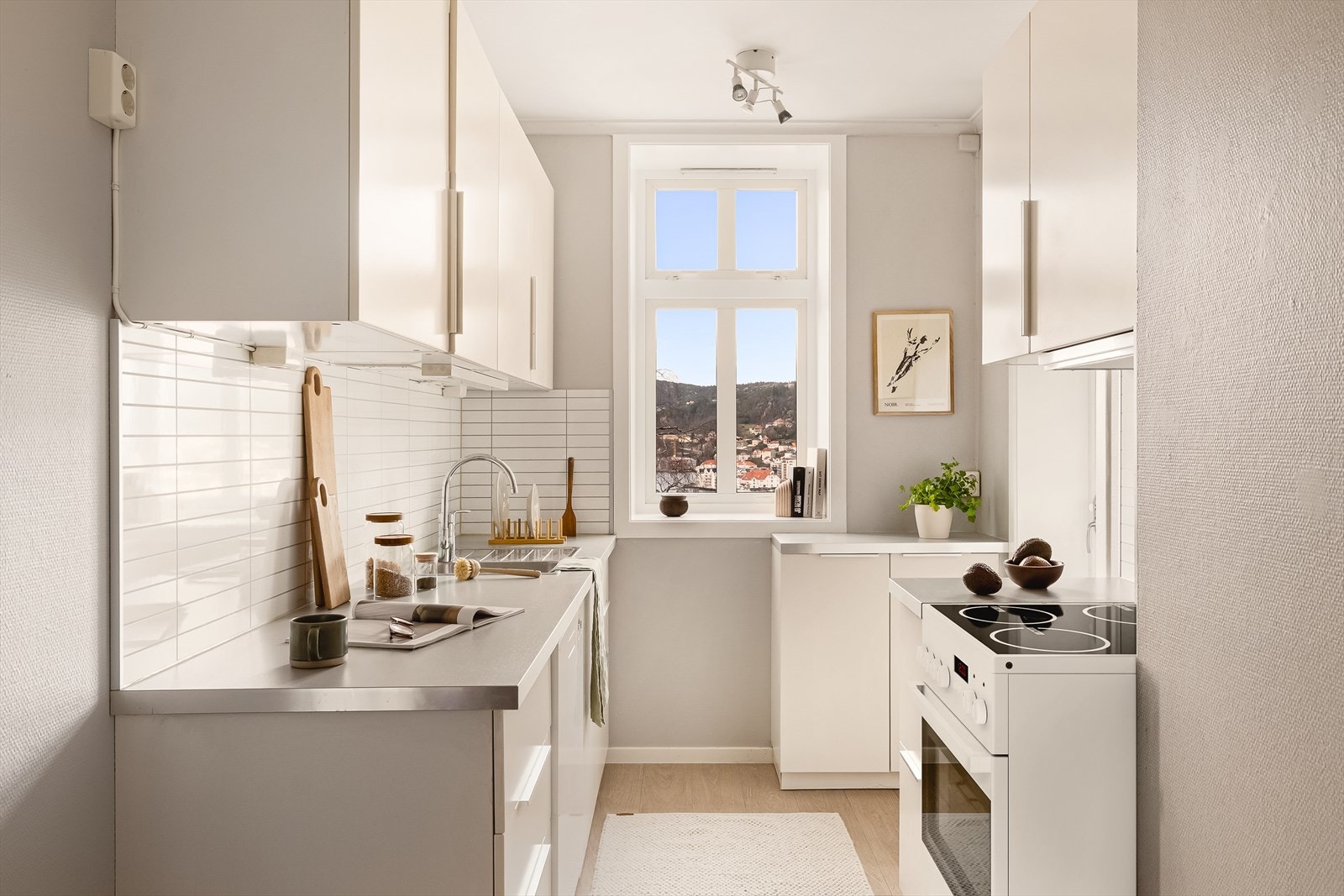 Lyst, luftig og lekkert. Den perfekte plassen for hobbykokken. Galleribilde