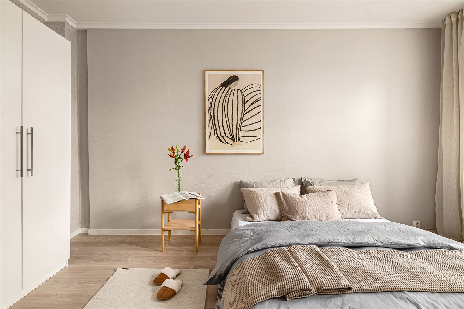 Leiligheten har tre soverom som måler henholdsvis 5,2, 14 og 16,3 kvadratmeter. Galleribilde