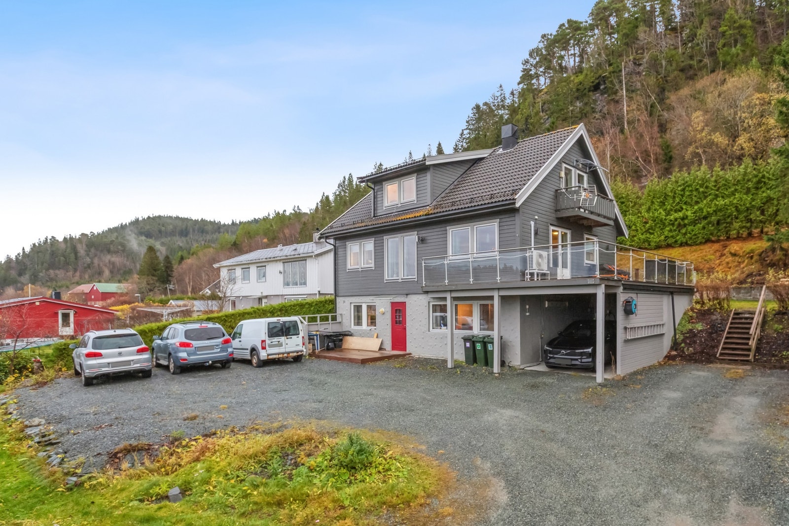 Her har du en særdeles flott og innholdsrik enebolig med en attraktiv beliggenhet på Bosberg. Galleribilde