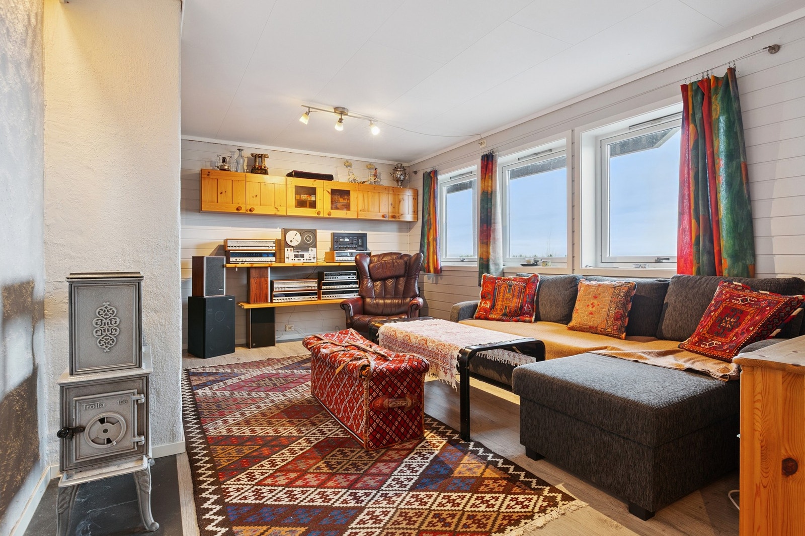 Kjelleretasje er ikke godkjent, konferer megler. Galleribilde