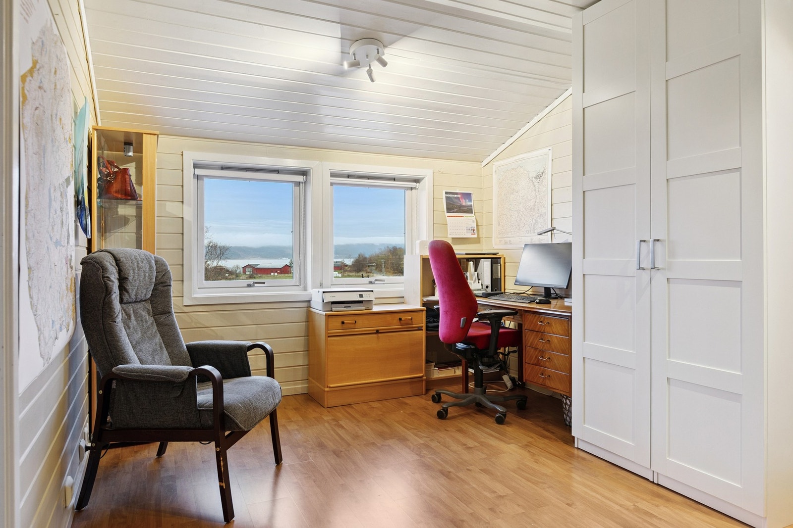 Loftstue - benyttes i dag som kontor. Galleribilde