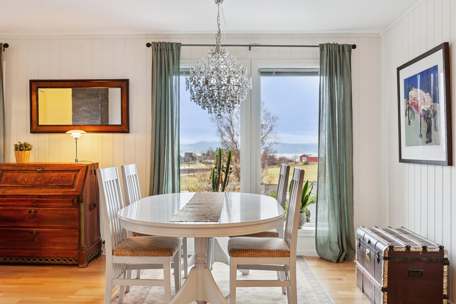 Plass til en hyggelig spisegruppe. Galleribilde