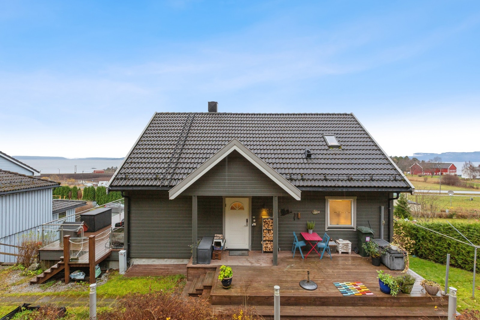 Bynesveien ligger i et naturskjønt og fredelig område vest for Trondheim sentrum, med enkel adkomst til sentrum via både buss og bil. Galleribilde