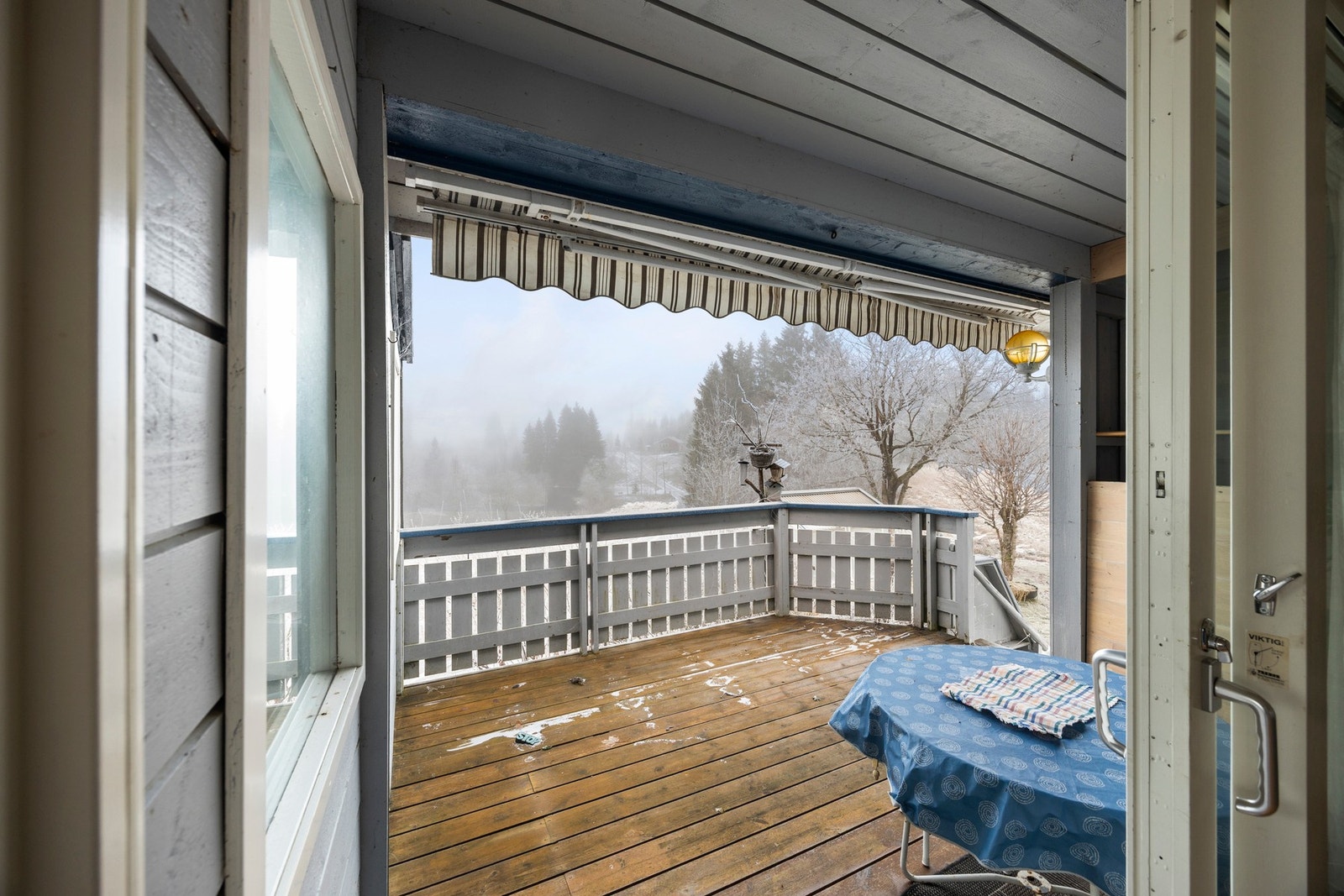 Utgang til terrasse på 11 kvm, videre adkomst til innglasset terrasse på 10 kvm. Galleribilde