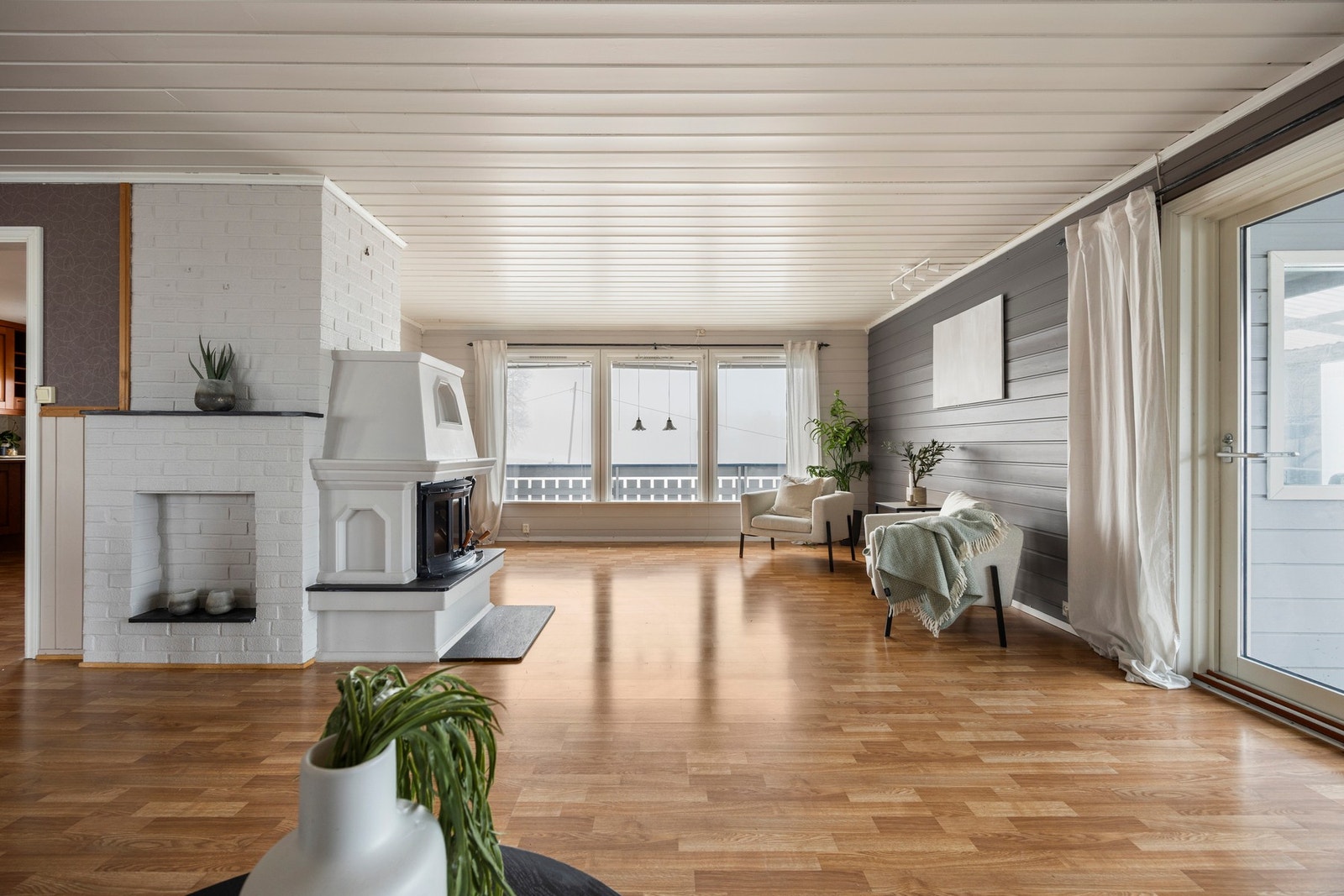 Generøse vindu sørger for gode lysforhold inn i boligen! Galleribilde