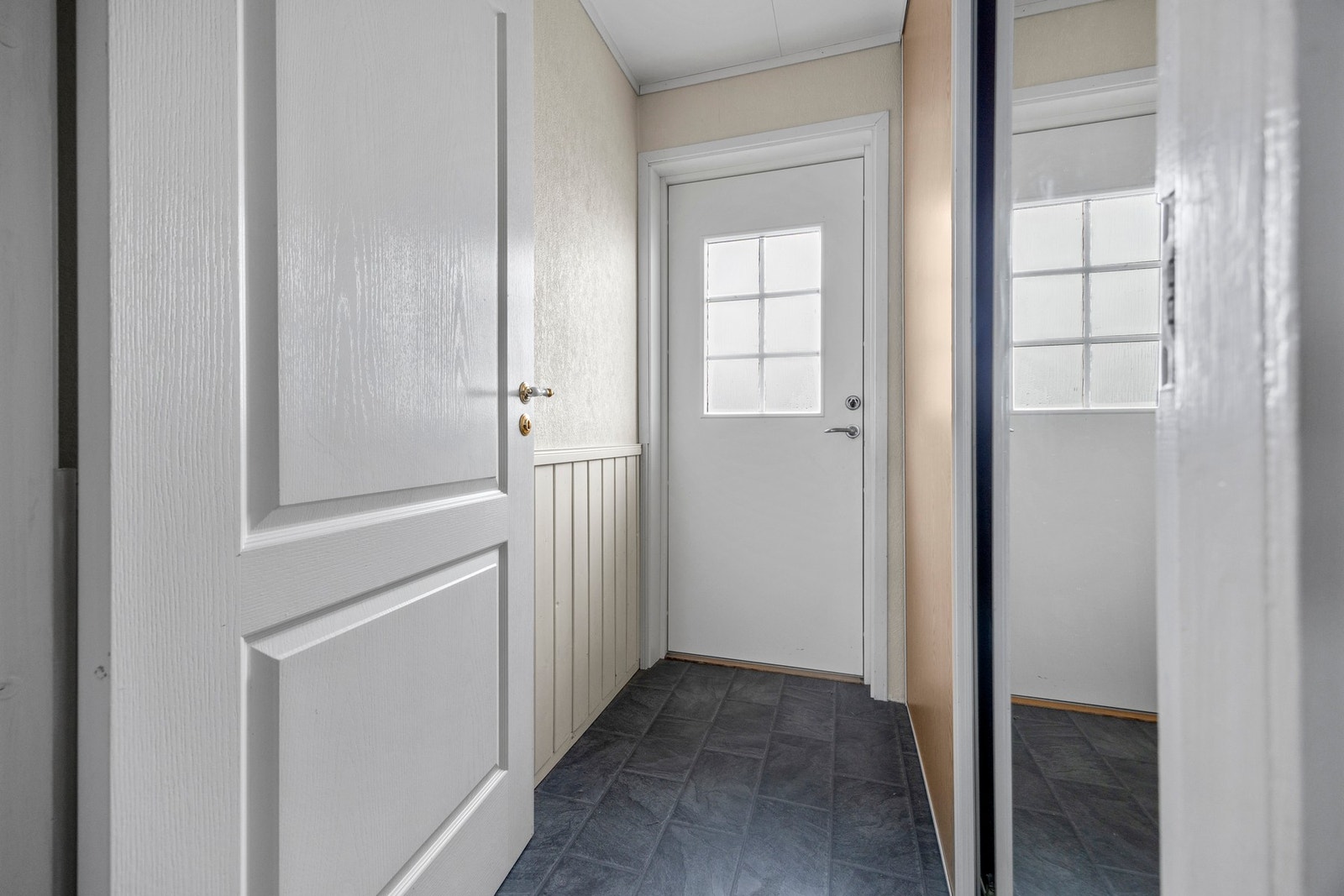 Entré - 2 kvm. Galleribilde