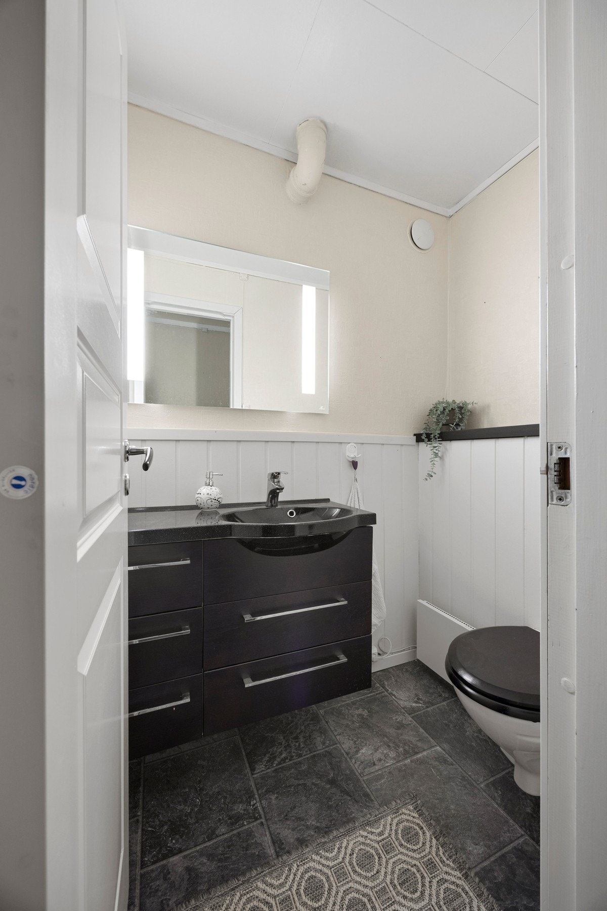 WC - 1,5 kvm. Utstyrt med Galleribilde