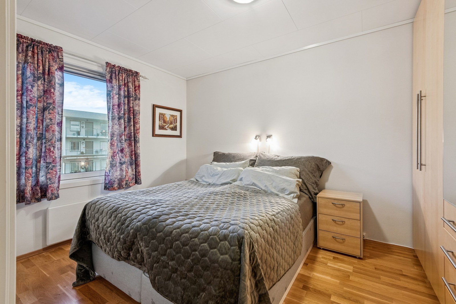 Soverommet er lyst og innbydende med god plass. Galleribilde