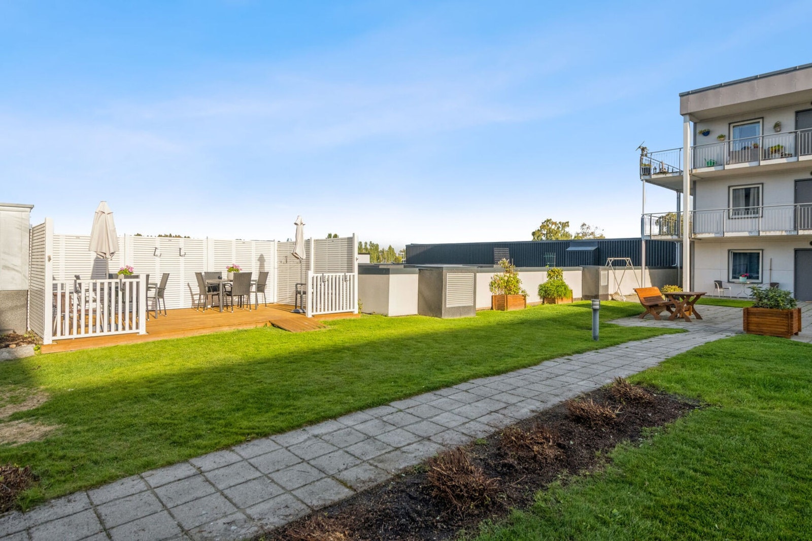 Det er etablert flere hyggelige sitteplasser på området. Galleribilde