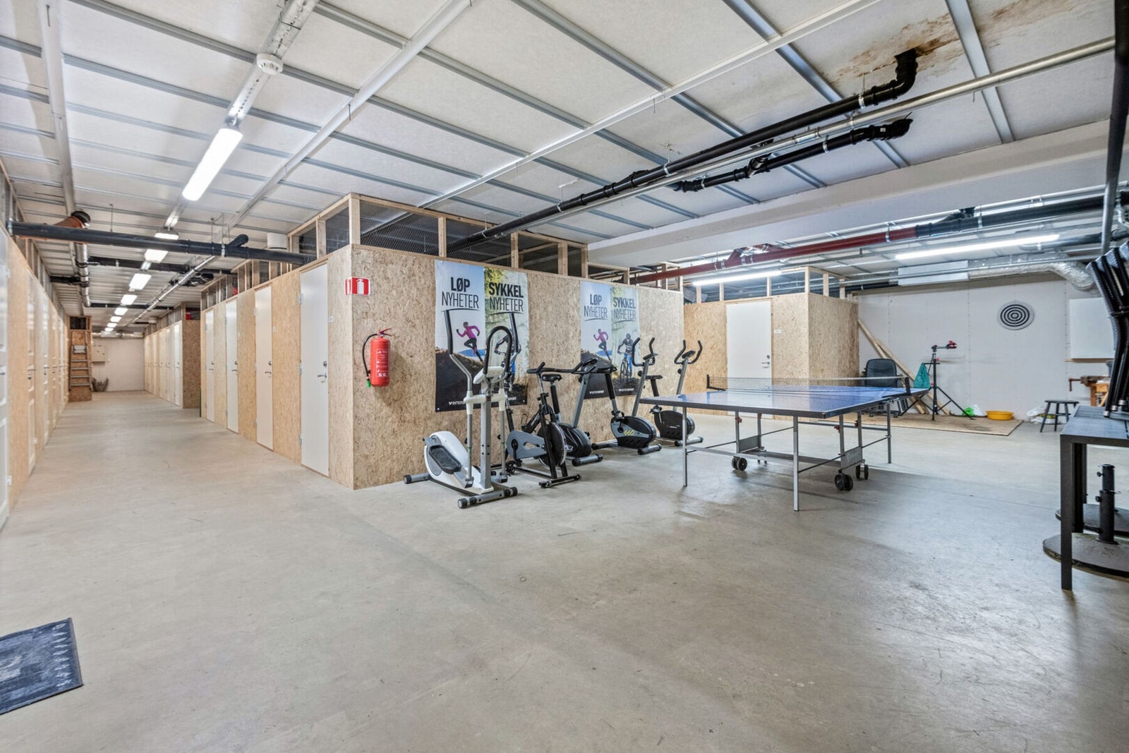 Andelen disponerer sportsbod i kjeller. Her er det også ordnet med trimrom som andelseierne kan benytte. Galleribilde