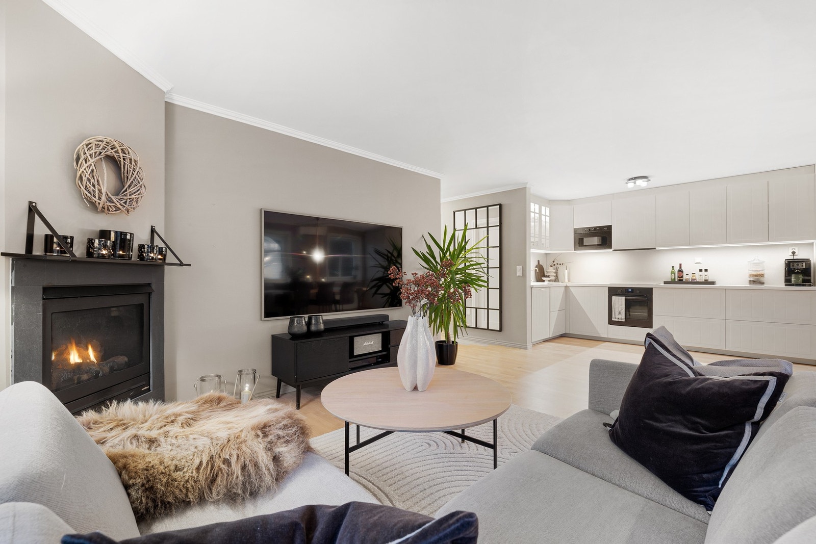 Fra stuen har du utgang til balkong. Galleribilde