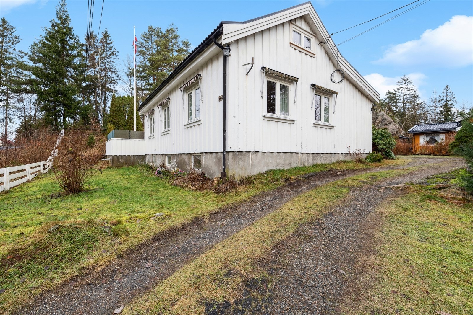 Lun og tilbaketrukket enebolig i grønne og fredelige omgivelser. Galleribilde