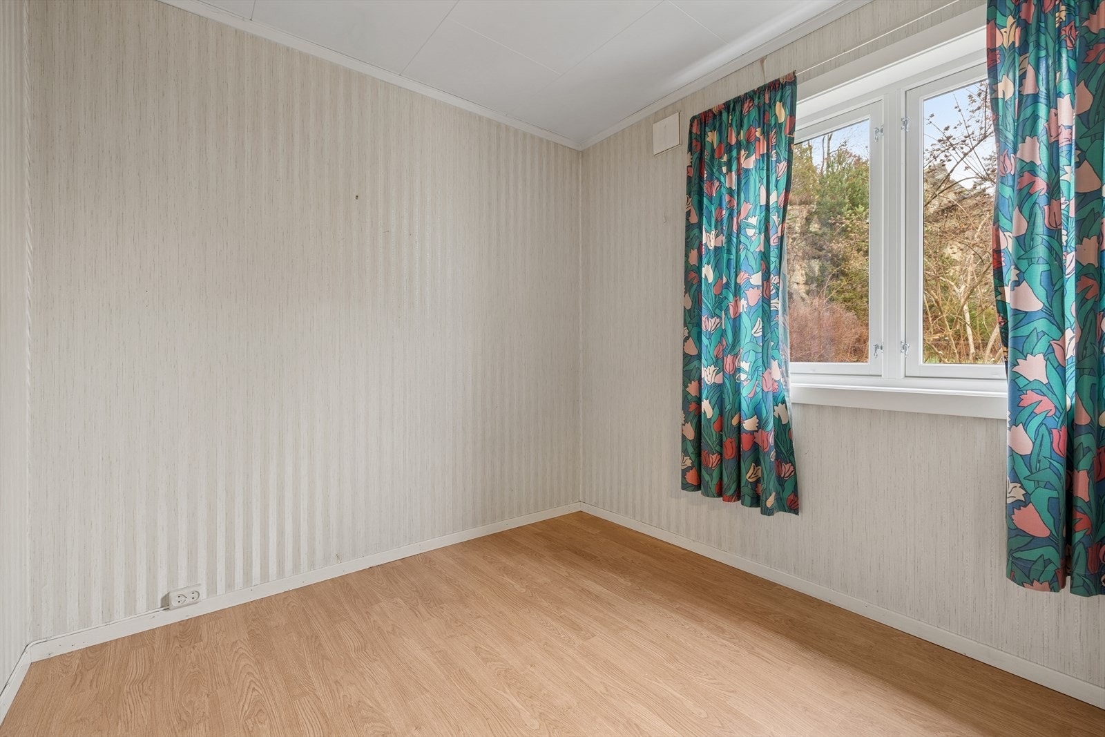 Soverom 1 har god plass til dobbeltseng og diverse møblement. Galleribilde