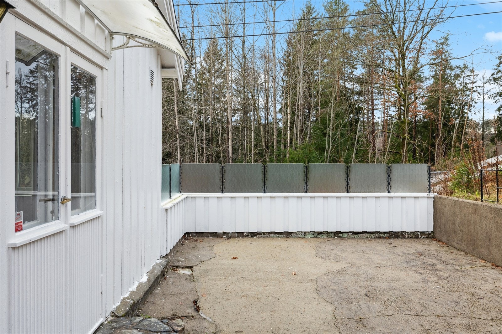 Her er det god plass til utemøbler, og terrassen gir et flott sted å nyte solrike dager og hyggelige måltider. Galleribilde