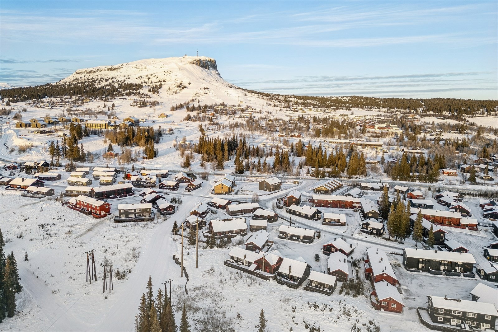 Hytta har en sentral beliggenhet på Skeikampen! | Her har du alt av aktiviteter og servicetilbud Skeikampen tilbyr i nærheten! Galleribilde