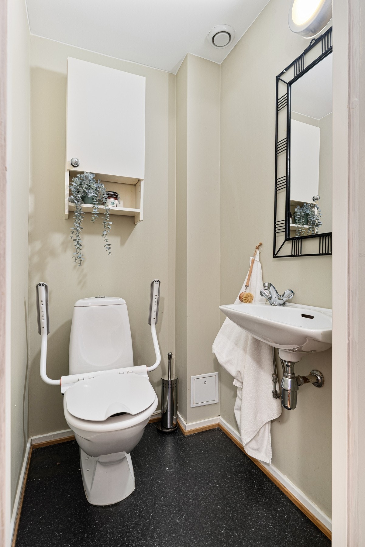 Toalettrommet finner vi vegg- i vegg med badet. Galleribilde