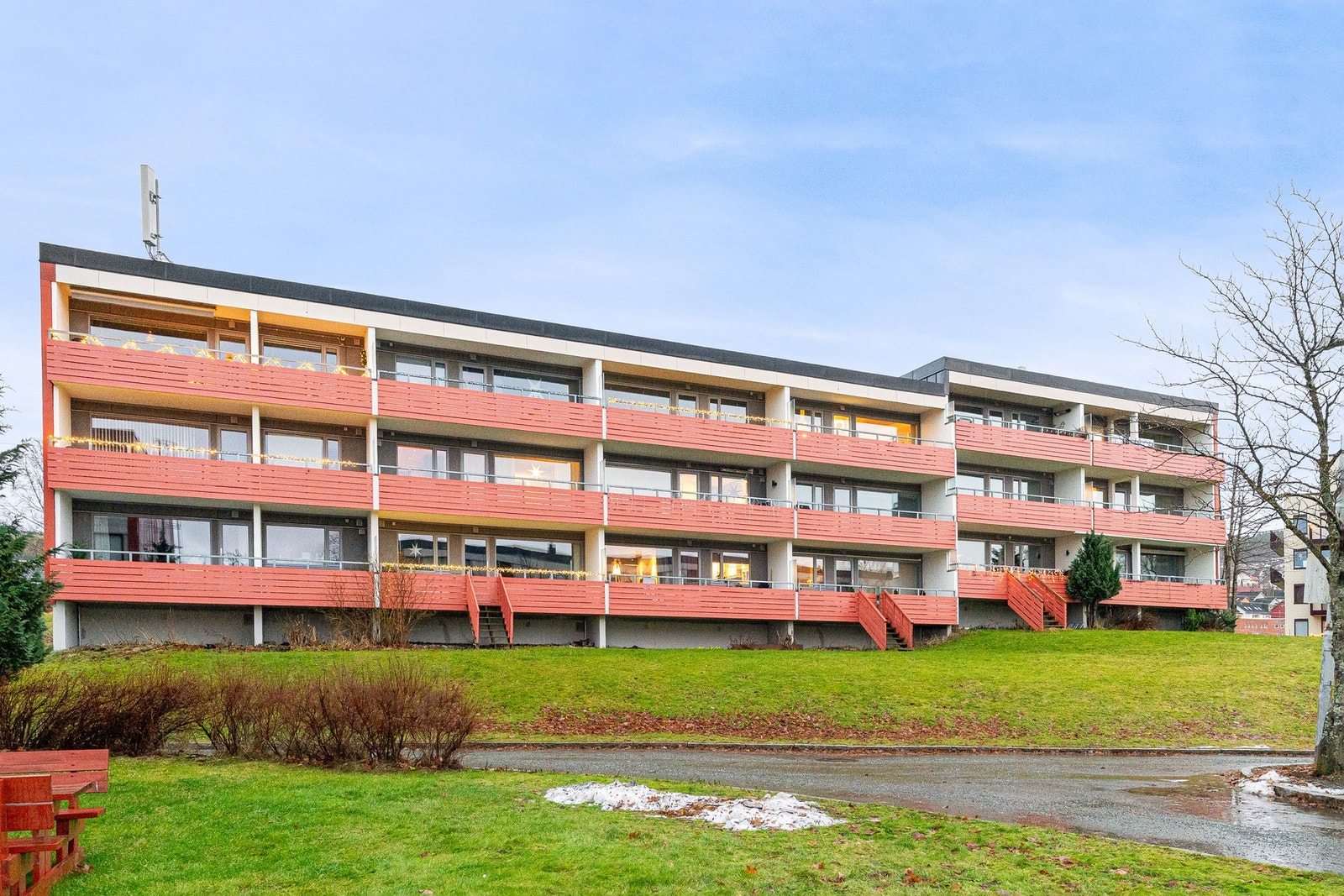 Boligen har en flott beliggenhet i feltet. Galleribilde