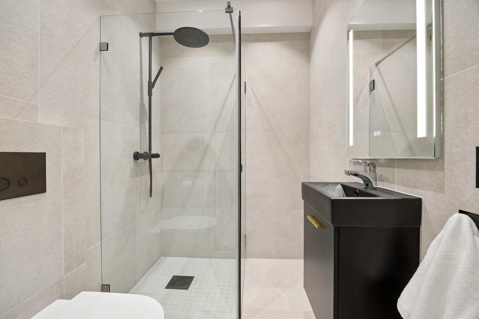 Bad tilknyttet vaskerom i underetasje Galleribilde