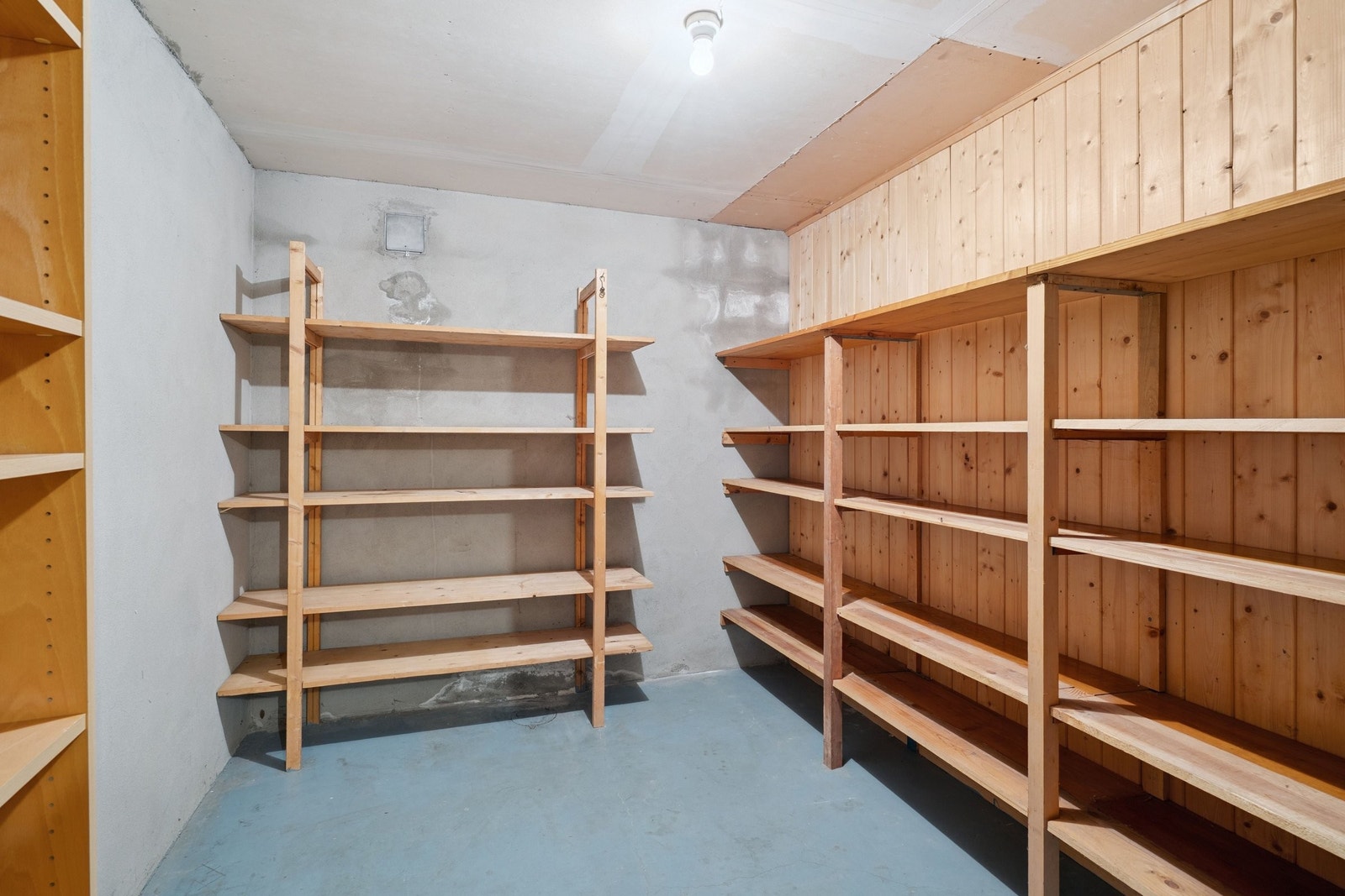 Ett av 7 kjellerrom. Galleribilde