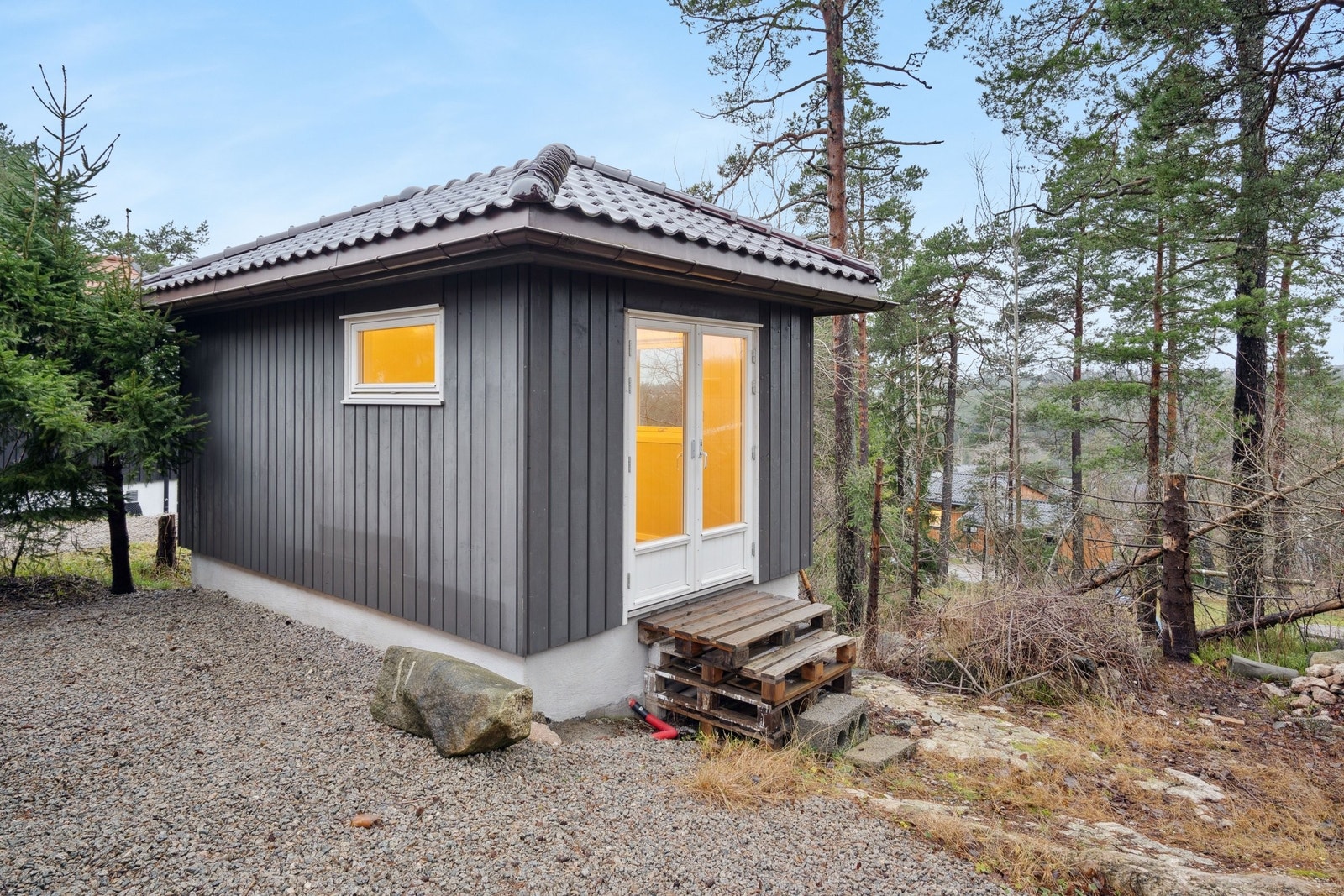 Anneks/hagestue/uthus. Galleribilde