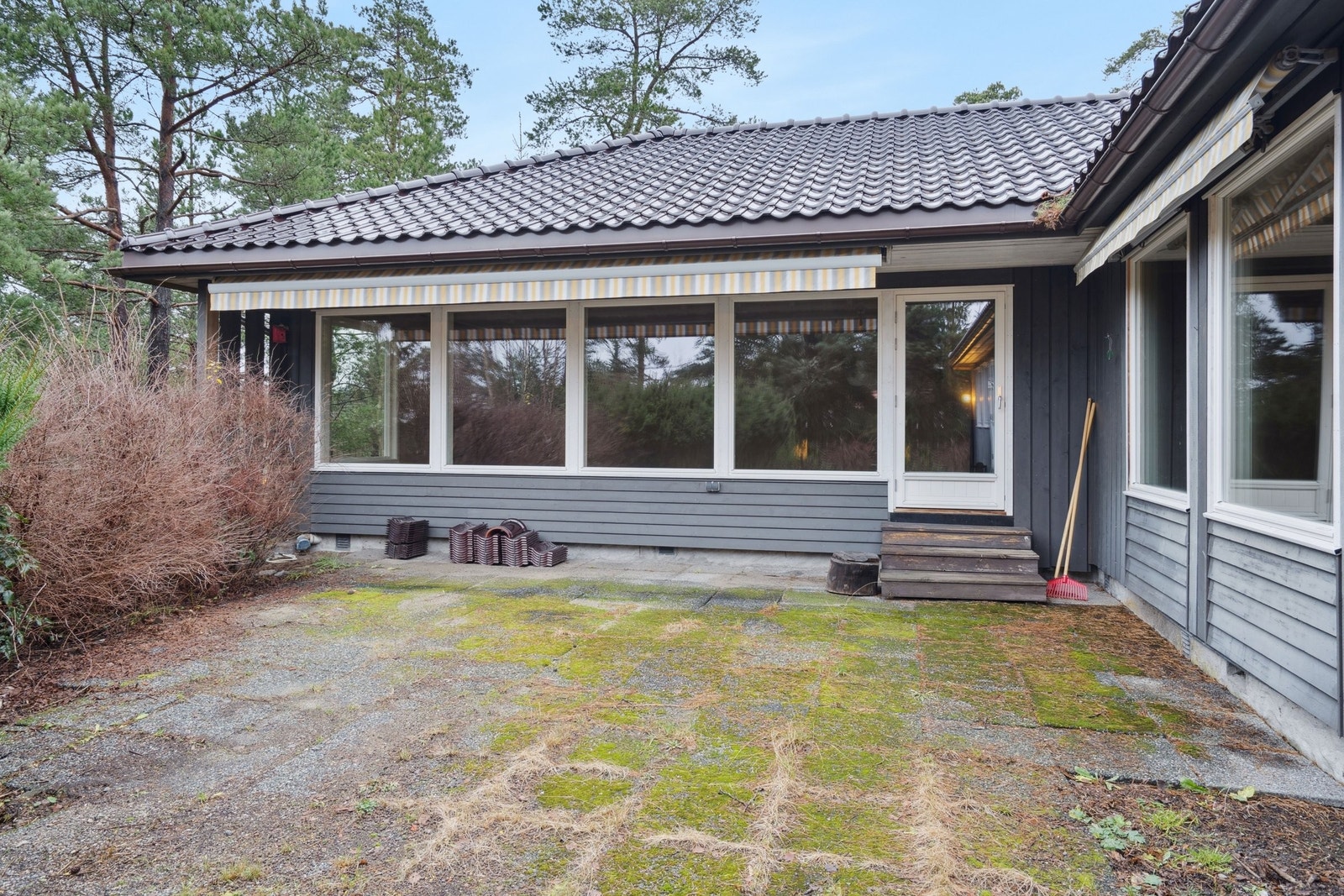 Solrik terrasse uten innsyn Galleribilde