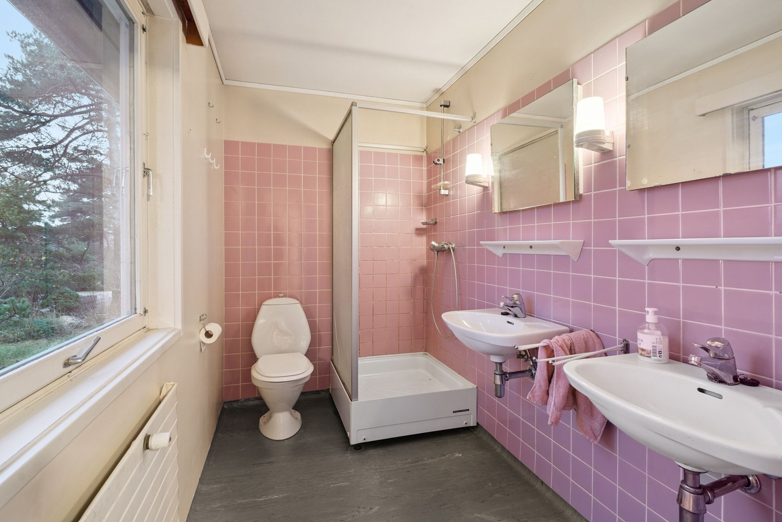 Bad fra hovedsoverom. Galleribilde