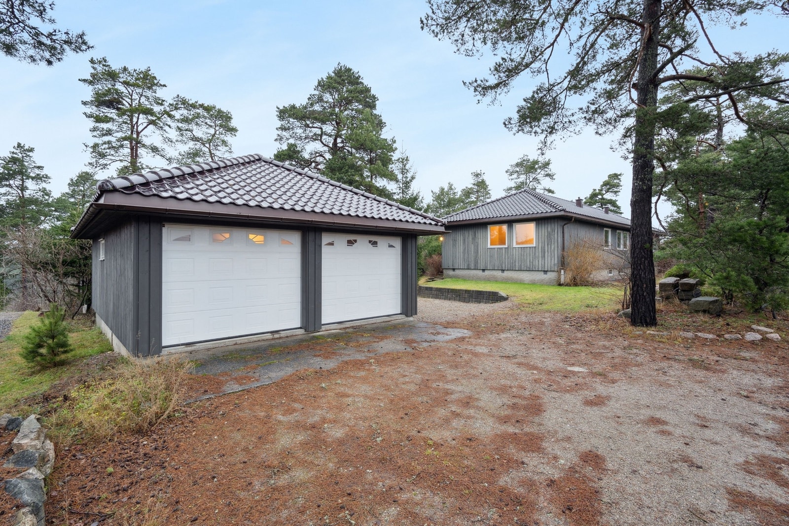 Innkjørsel sør. Galleribilde