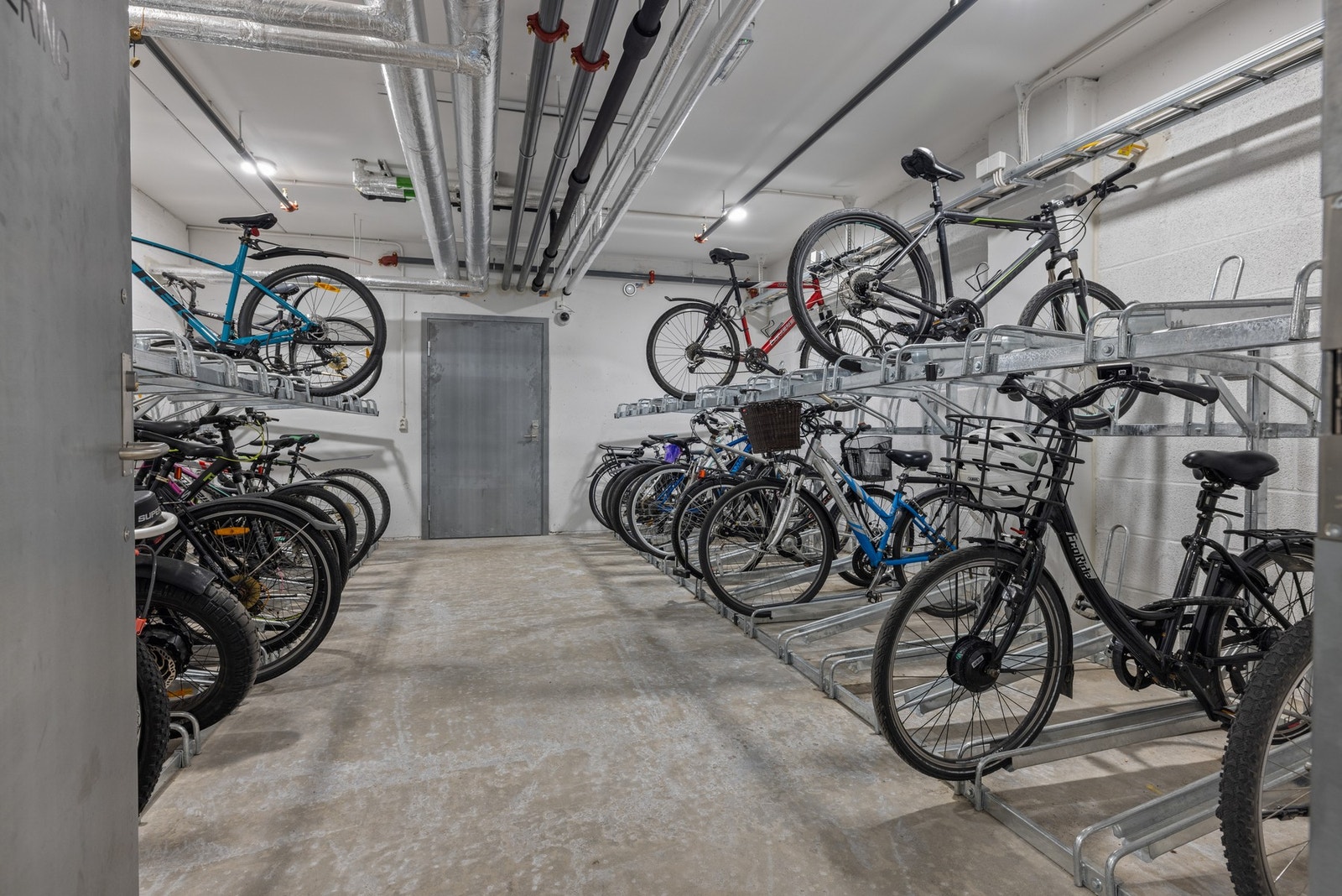 Det er felles sykkelbod i borettslaget Galleribilde