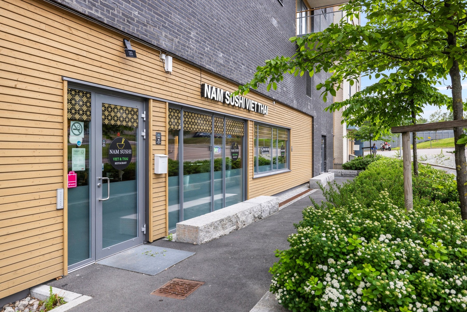 Nabolaget byr på flere spisesteder Galleribilde